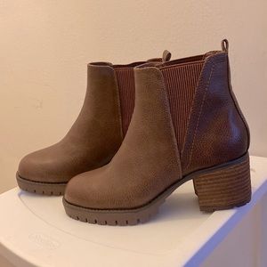 MIA Jody Lug Sole Chelsea Boot